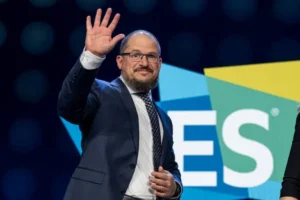 Qualcomm CEO says AI companies building phones running 100B parameter models